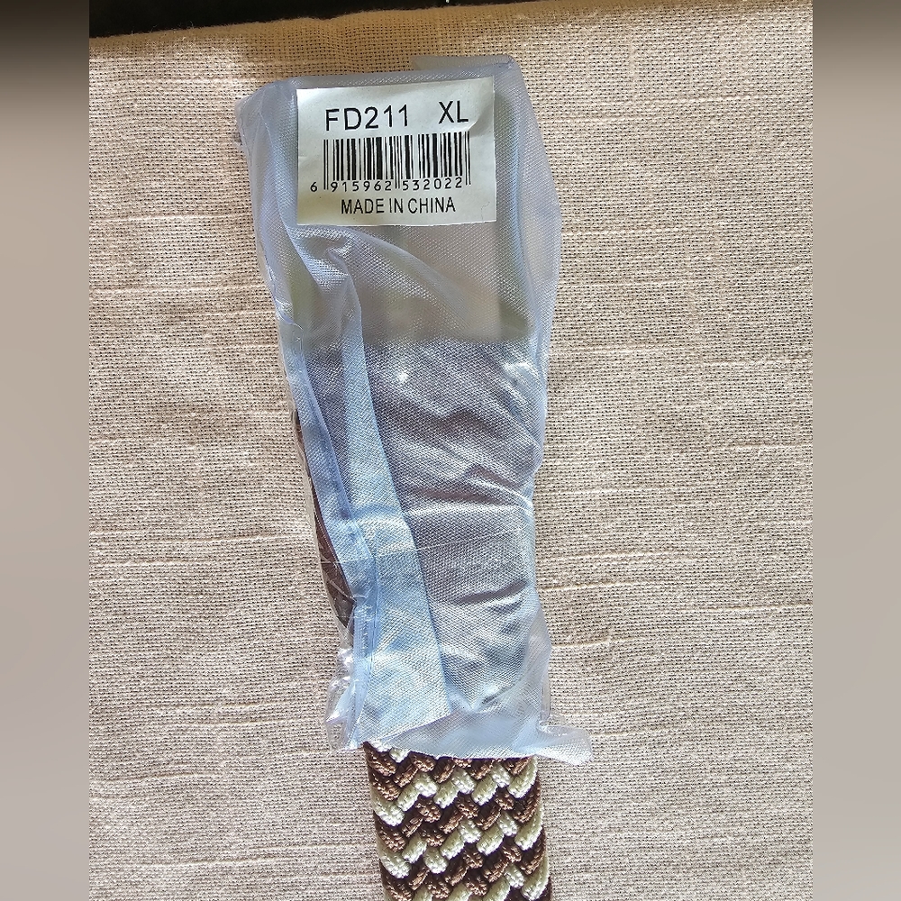 BELT--men's golf belt size XL. Fits more like a Large.